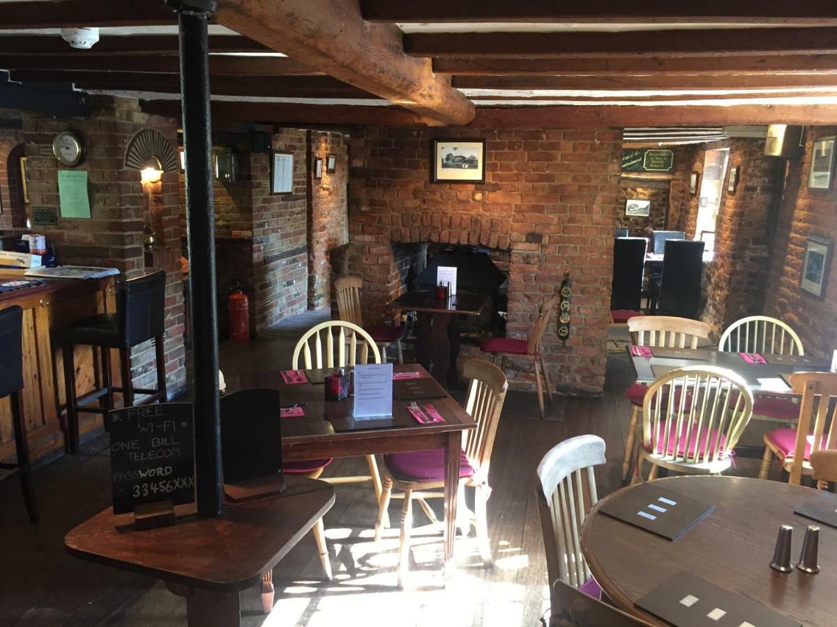 The St Crispin Inn Worth  외부 사진